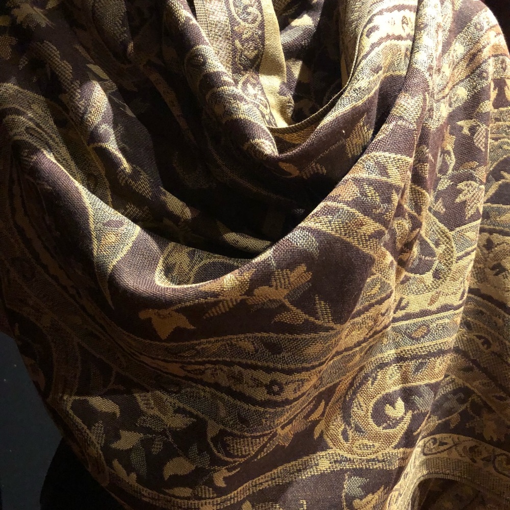 Vintage styled paisley pashmina shawl